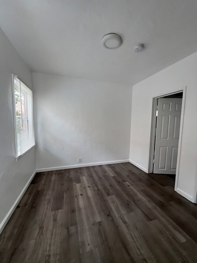 Building Photo - 542 W 49th St