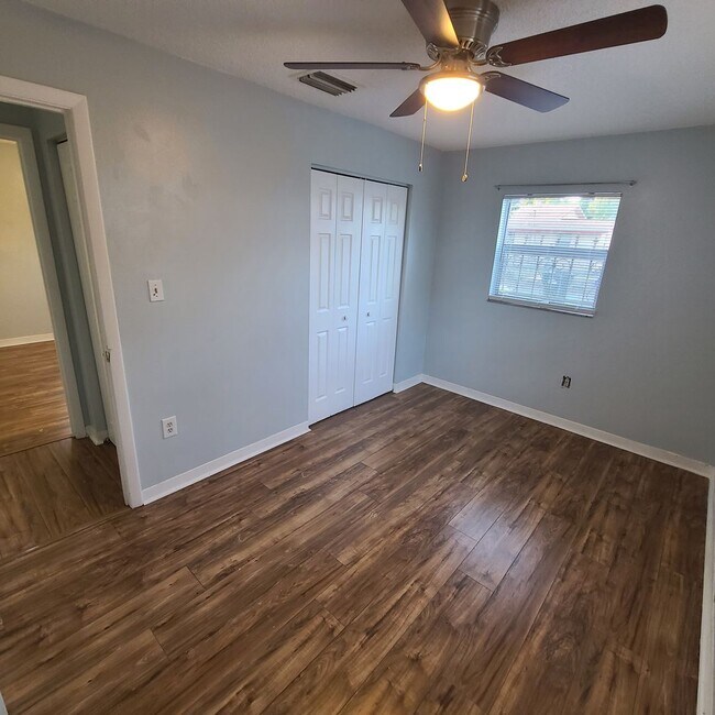 Building Photo - Charming Three Bedroom One Bathroom House ...