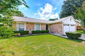 Building Photo - 2402 Strait Ln