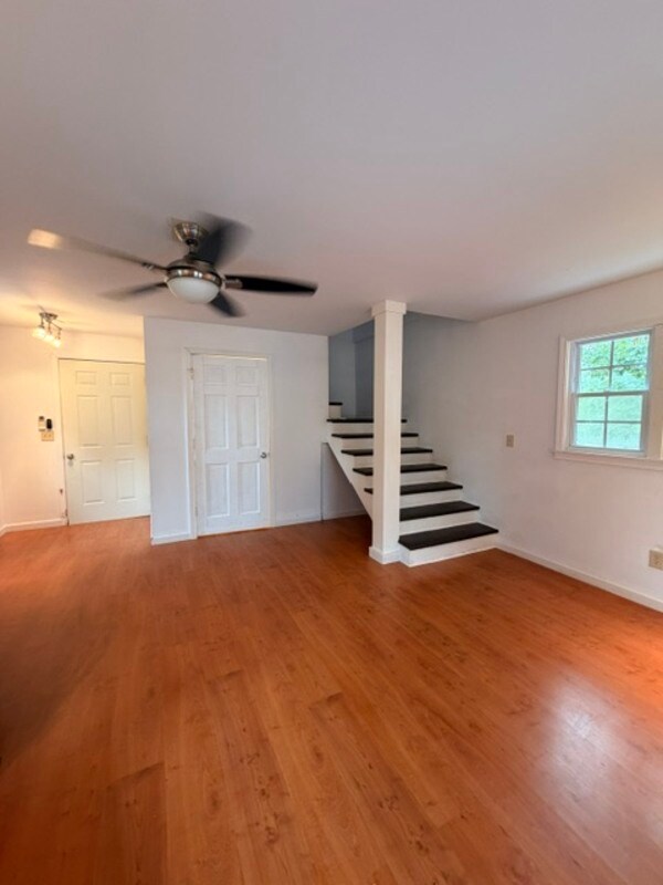 Building Photo - 127 Oak Pointe Rd
