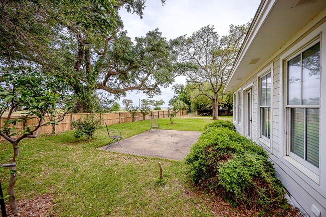 Building Photo - Coastal Living at Its Best – Fully Furnish...
