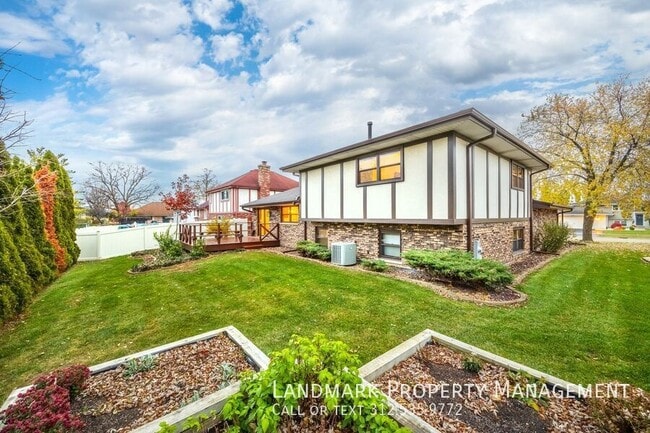 Building Photo - 409 Sara Ave