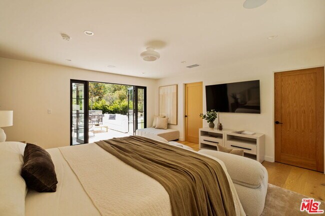 Building Photo - 8628 Edwin Dr