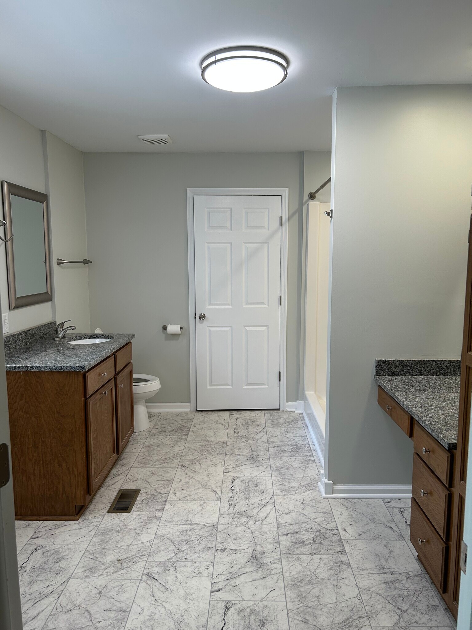 Building Photo - 600 Villard Dr