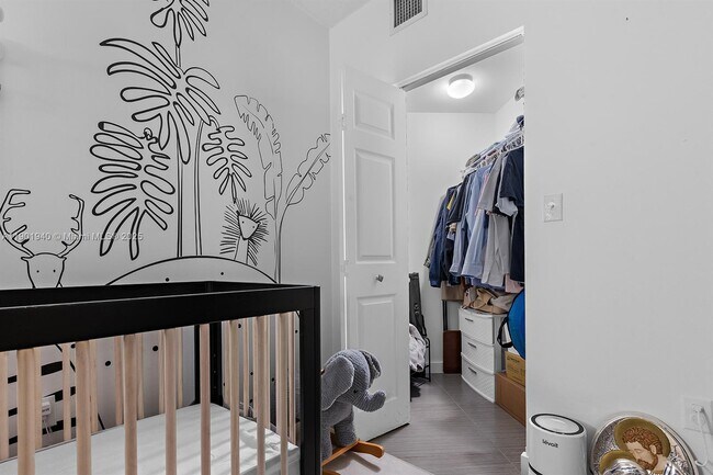 Building Photo - 2000 N Bayshore Dr