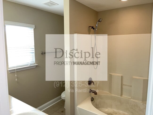 Building Photo - 202 Scarlett Ln