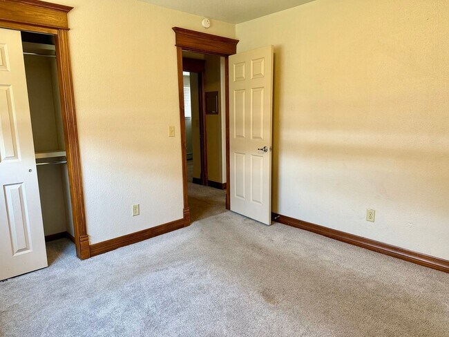 Building Photo - 1628 Azalea Dr