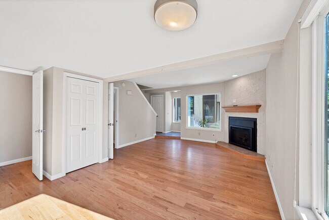 Building Photo - 2960 Shady Holw W