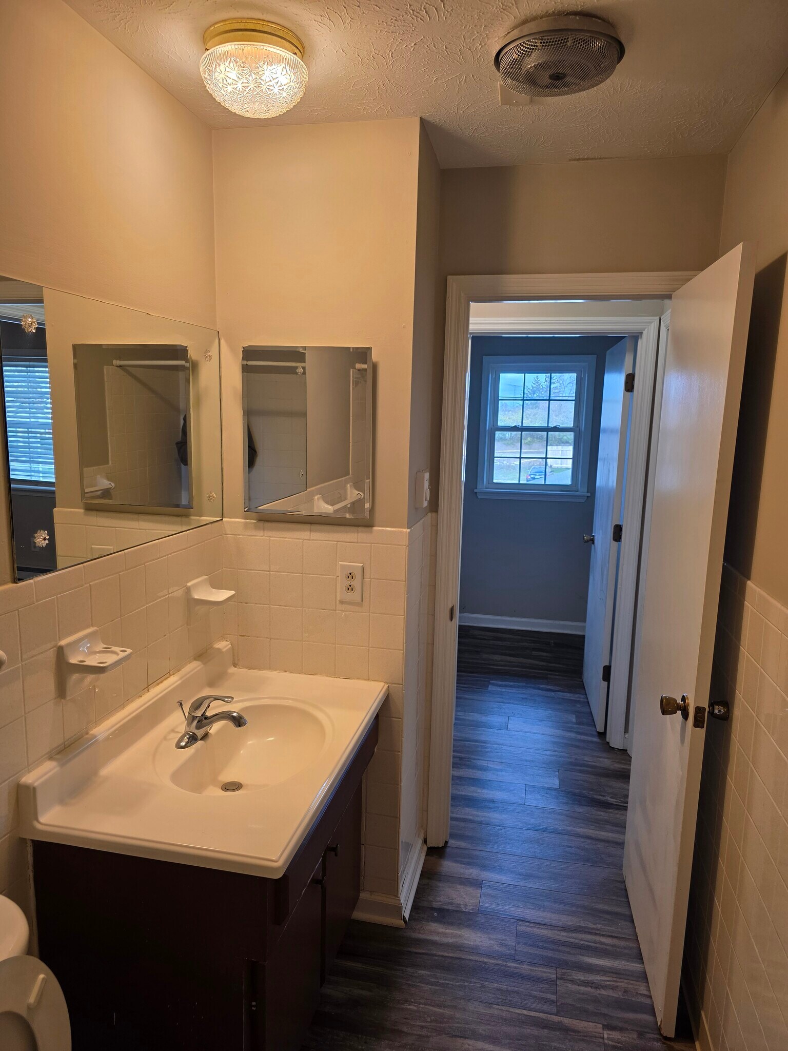 Bathroom/Hallway/Utility room - 308 Laval Hts