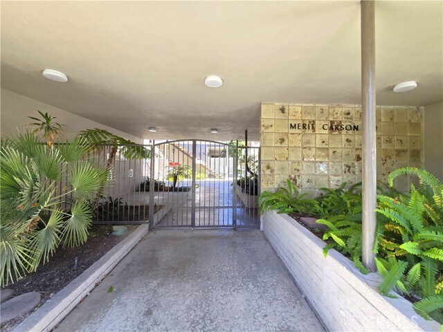 Building Photo - 2940 W Carson St