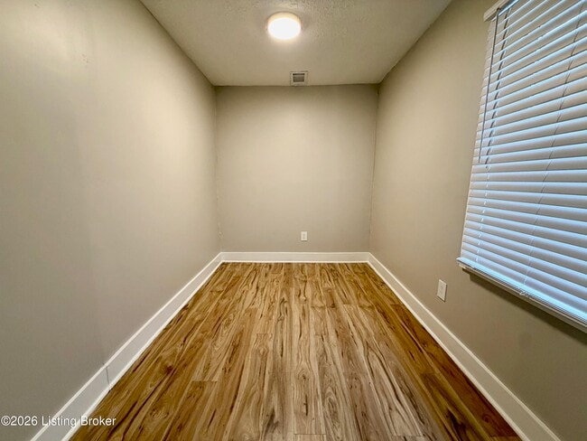 Building Photo - 2221 W Madison St