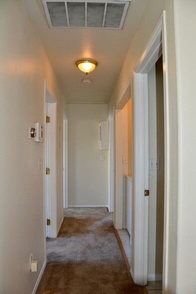 Building Photo - 548 N Windsor Blvd