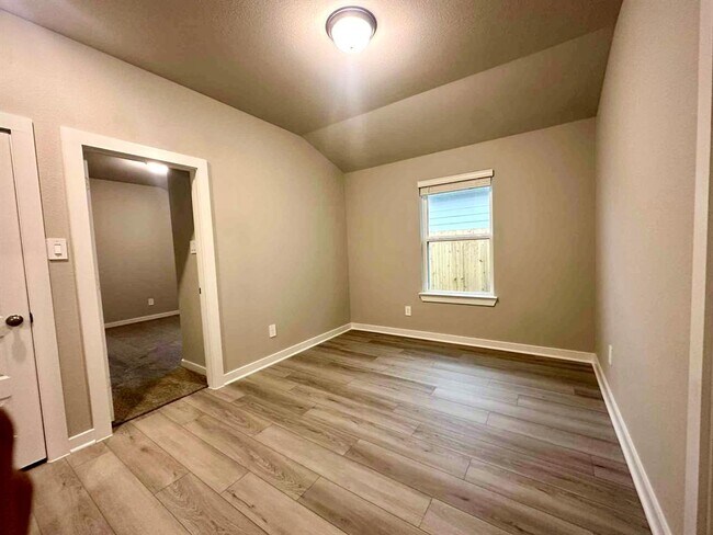 Building Photo - 6603 Kentfield Dr