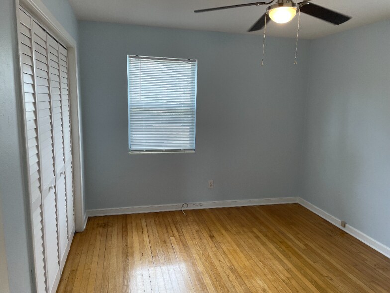 Building Photo - 301 Oleander St