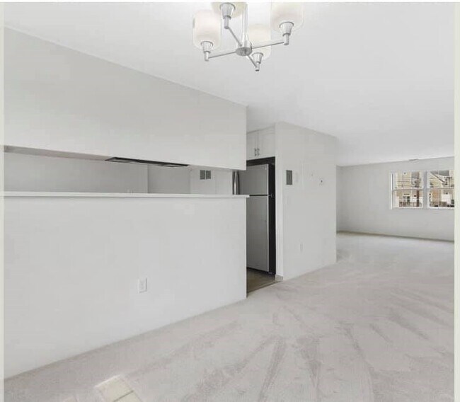 Building Photo - 200 Bedford Rd