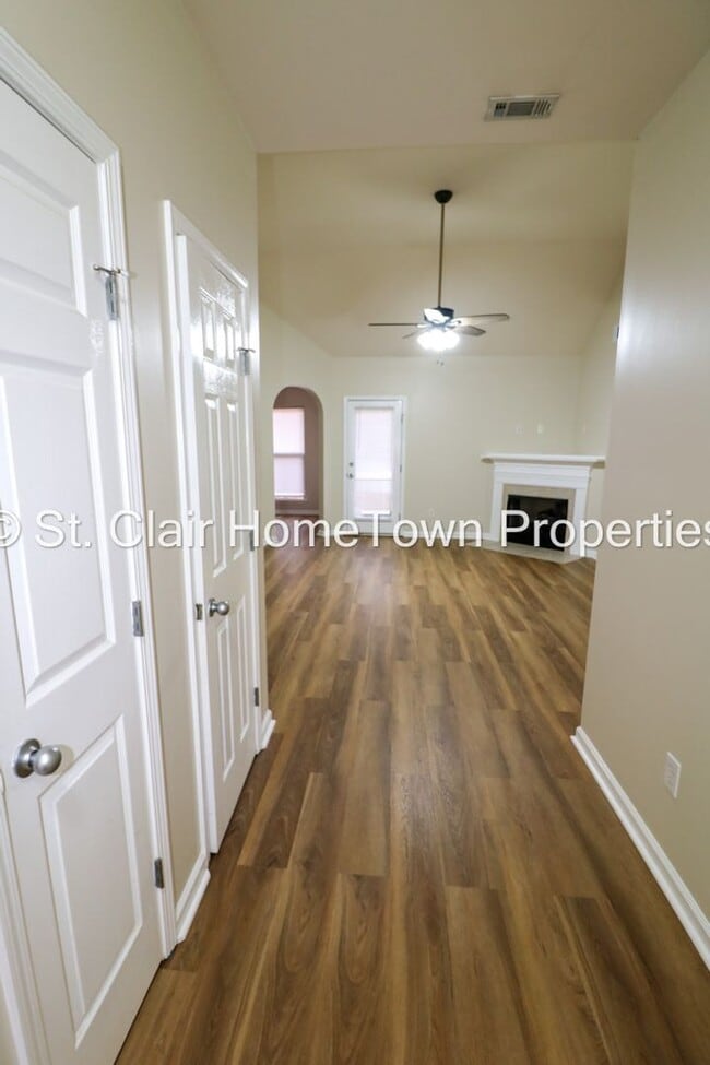 Building Photo - Family Home in Fox Hollow