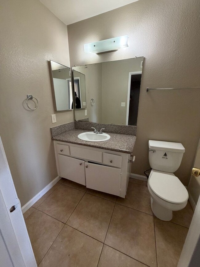 Building Photo - Camarillo Street