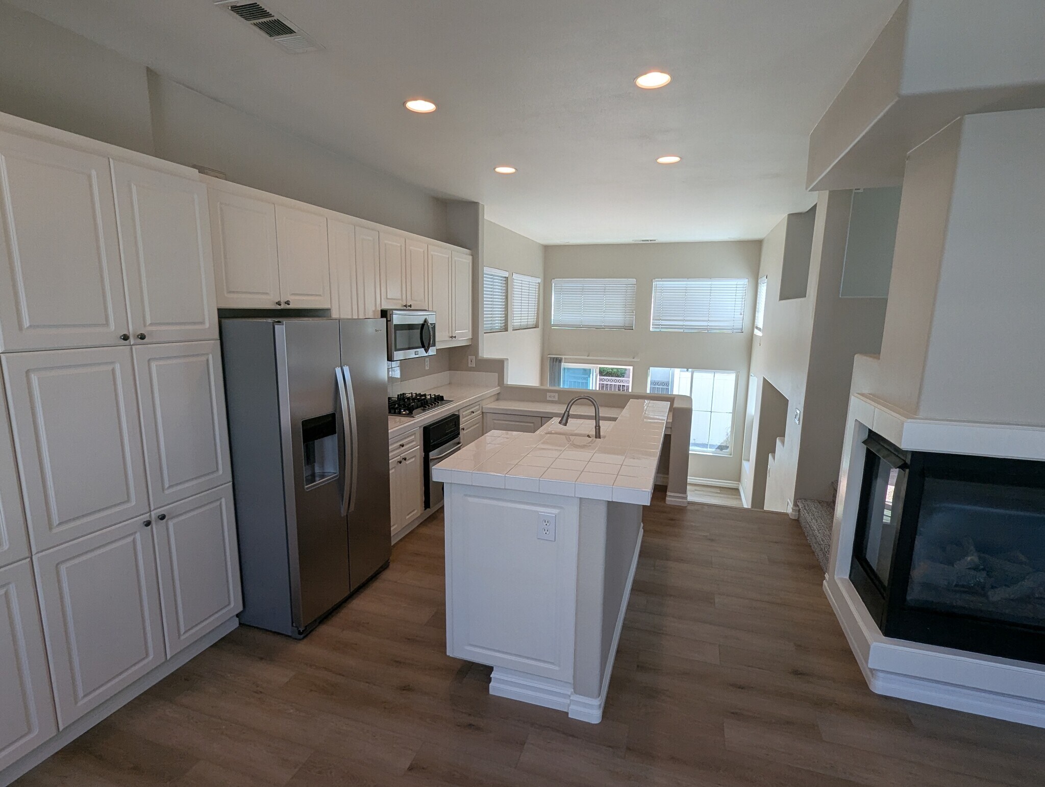 Building Photo - 211 Montana del Lago Dr