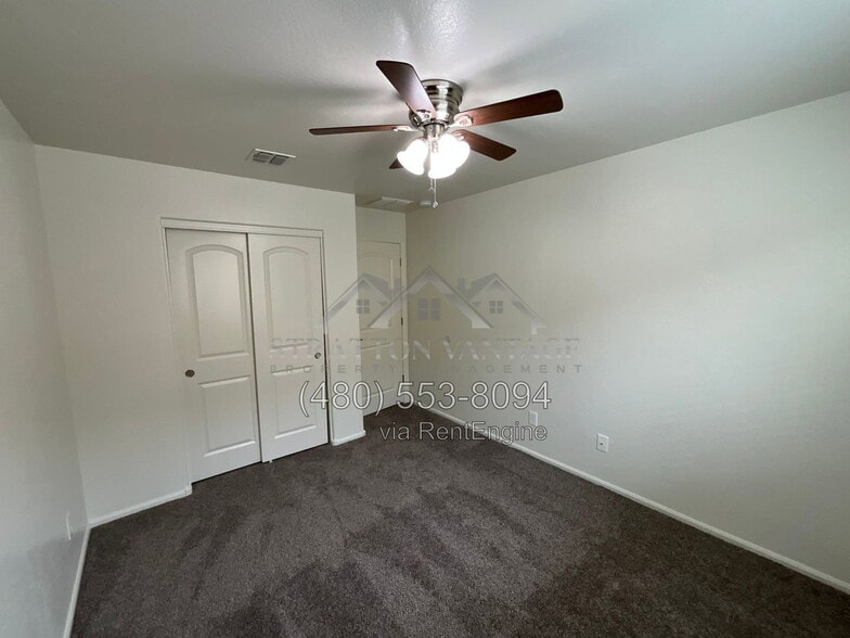 Building Photo - 6112 E Paradise Ln