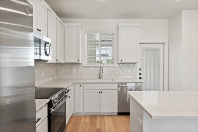 Building Photo - 5811 S 31st St