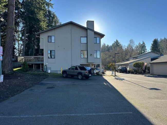 Building Photo - Gated Lakefront Rental Opportunity