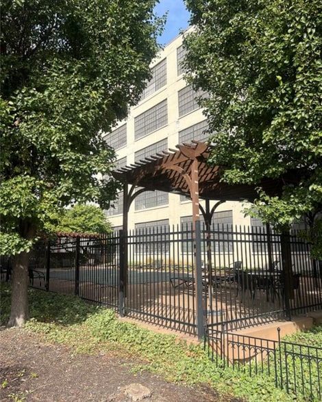 Building Photo - 4100 Forest Park Ave