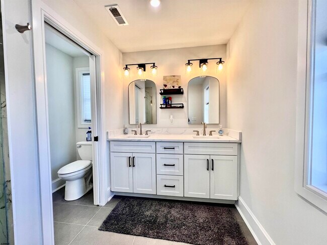 Building Photo - 16 A S Fredericksburg Ave