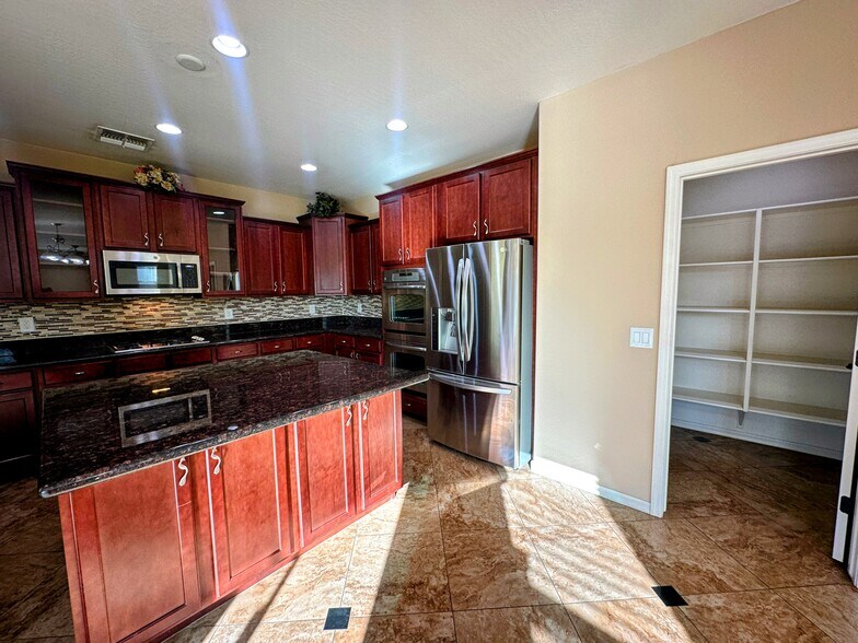 Building Photo - 4717 W Sweet Iron Pass