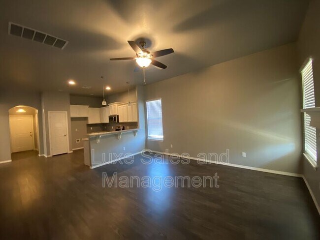 Building Photo - 7804 Meadow Lake Dr