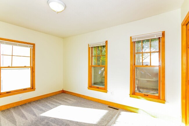 Building Photo - 440-442 4th Street NE