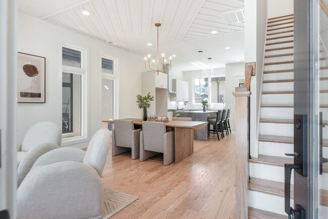 Building Photo - Stunning Salemtown Townhome!