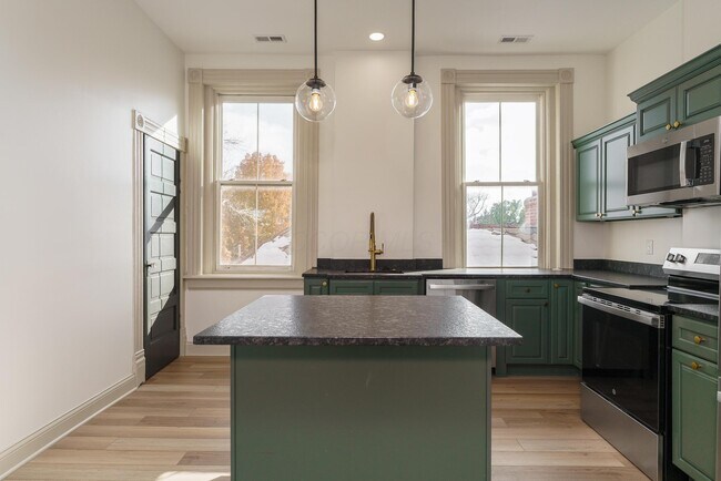 Building Photo - 828 City Park Ave