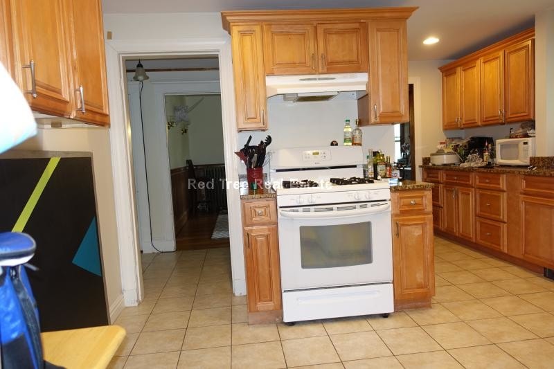 Building Photo - 6-8 Oliva Rd. Unit 8