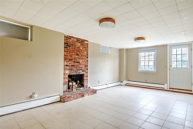 Building Photo - 12 Whalen Dr