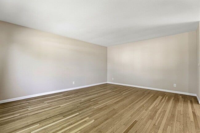 Building Photo - Wow! What a Great Home! Available Now!
