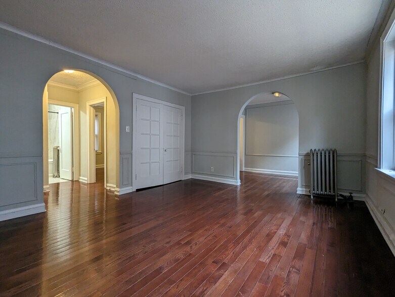 Building Photo - 540 W Surf St