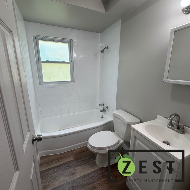 Building Photo - Gorgeous 2 BED 1 BATH !!!