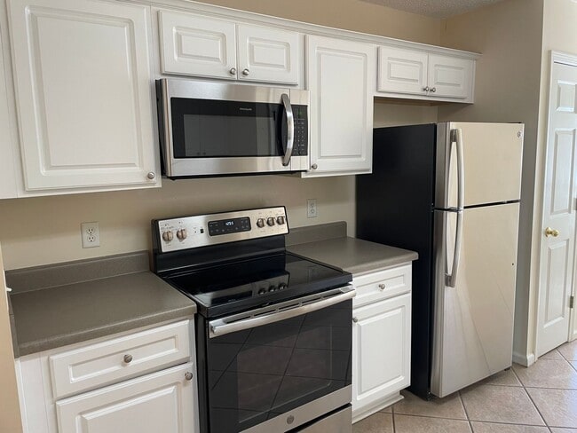 Building Photo - For Rent