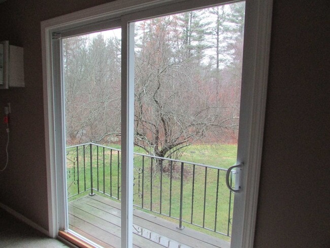 Building Photo - 114 Capitol Hill Dr