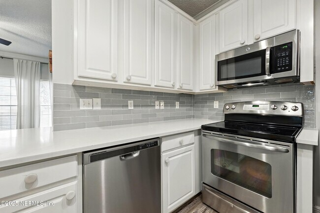Building Photo - 43 Jardin De Mer Pl