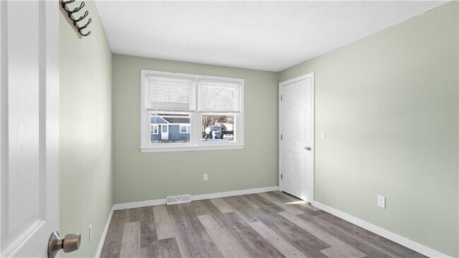 Building Photo - 82 Primrose Dr