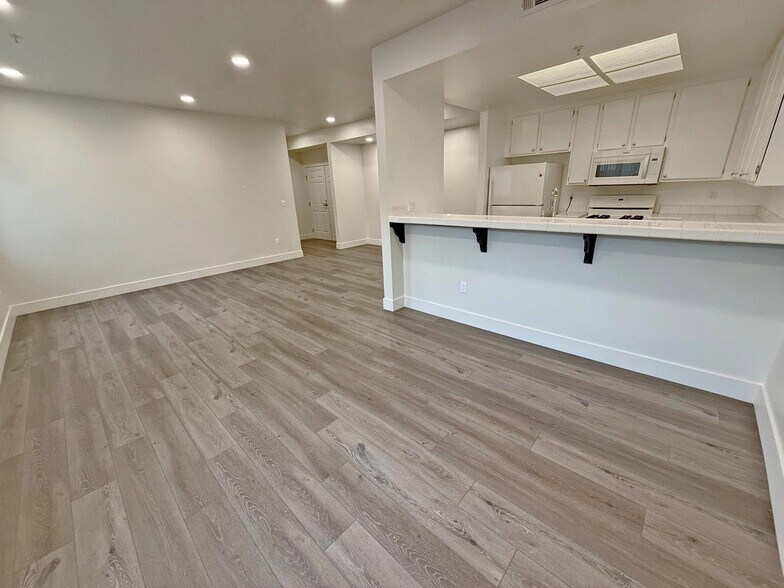 Building Photo - 4328 Mammoth Ave