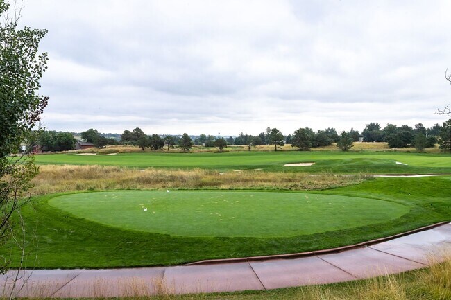 Building Photo - Charming home with Golf Course Views!!!