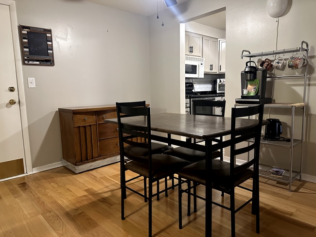 Building Photo - 2317 N Neva Ave