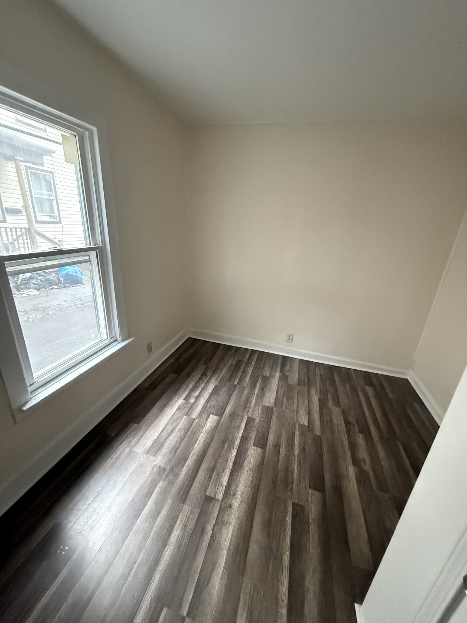 Building Photo - 1119 Saint Vincent St