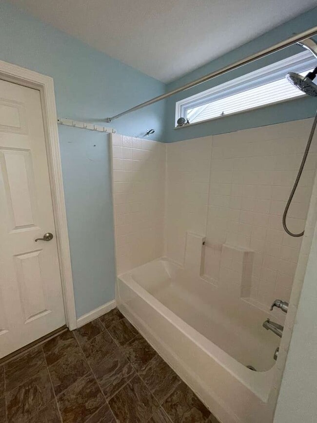 Building Photo - 6170 Ravenhill Rd