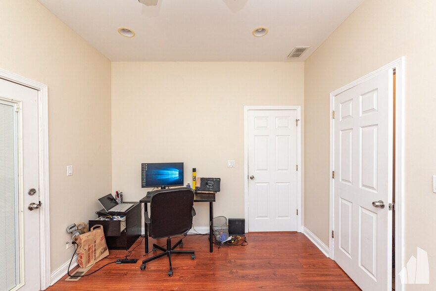 Building Photo - 2535 W Flournoy St