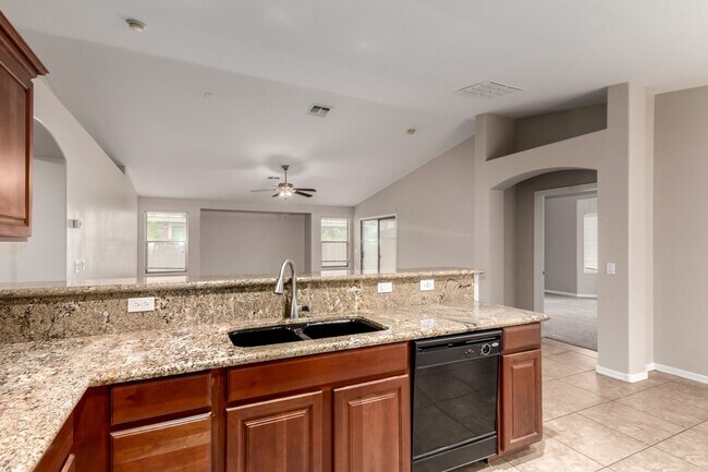 Building Photo - Spacious 3-Bedroom Home with Den in Gilbert!