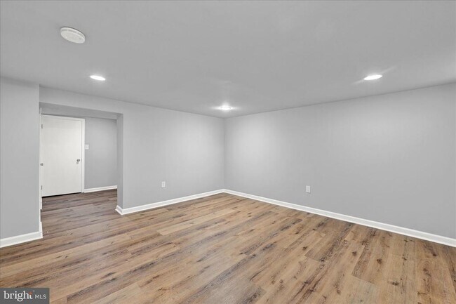 Building Photo - 1127 Wicklow Rd