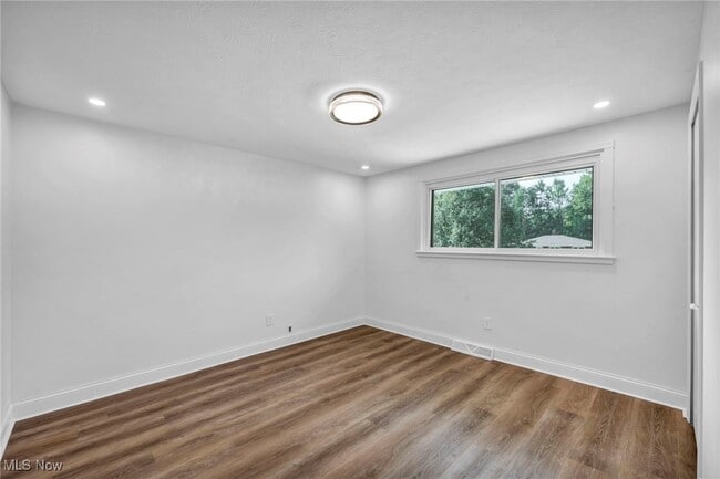 Building Photo - 23976 Noreen Dr